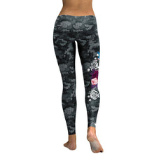 Afbeelding in Gallery-weergave laden, Black Camo Skull Leggings
