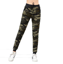 Afbeelding in Gallery-weergave laden, Belted camouflage pencil pants
