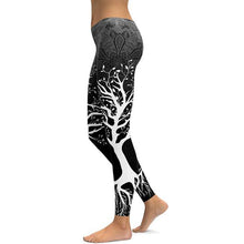 Laden Sie das Bild in den Galerie-Viewer, Printed yoga trousers
