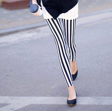 Laden Sie das Bild in den Galerie-Viewer, Milk Silk Houndstooth Leggings
