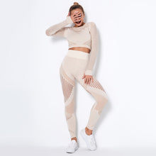 Laden Sie das Bild in den Galerie-Viewer, Seamless Knitted Absorbent Yoga Long-Sleeved Suit Yoga Wearsuit
