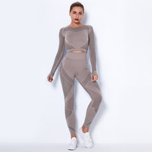 Laden Sie das Bild in den Galerie-Viewer, Seamless Knitted Absorbent Yoga Long-Sleeved Suit Yoga Wearsuit
