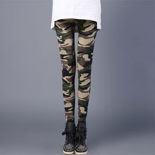 Laden Sie das Bild in den Galerie-Viewer, Camouflage printed Leggings
