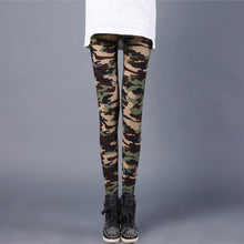 Laden Sie das Bild in den Galerie-Viewer, Camouflage printed Leggings
