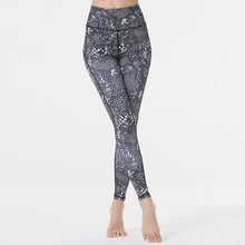 Laden Sie das Bild in den Galerie-Viewer, Printed yoga pants
