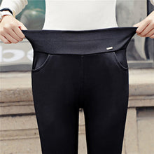 Laden Sie das Bild in den Galerie-Viewer, Ladies black pencil pants
