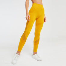 Laden Sie das Bild in den Galerie-Viewer, Seamless crescent hollow fitness trousers
