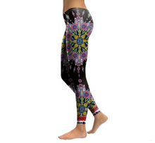 Laden Sie das Bild in den Galerie-Viewer, Pink Starburst Mandala Flower Yoga/Workout Leggings
