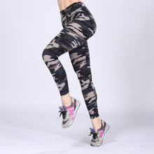 Laden Sie das Bild in den Galerie-Viewer, Camouflage printed Leggings
