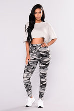 Laden Sie das Bild in den Galerie-Viewer, Camouflage Printed Grey Casual Legging Pants
