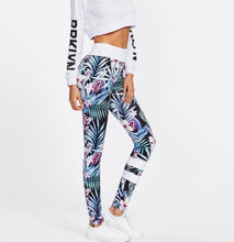 Laden Sie das Bild in den Galerie-Viewer, Rainforest Yoga trousers leggings
