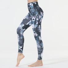 Laden Sie das Bild in den Galerie-Viewer, Printed yoga pants
