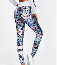 Laden Sie das Bild in den Galerie-Viewer, Rainforest Yoga trousers leggings
