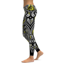 Laden Sie das Bild in den Galerie-Viewer, Printed yoga trousers
