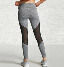 Laden Sie das Bild in den Galerie-Viewer, Mesh Patchwork Stitching Yoga Fitness Leggings
