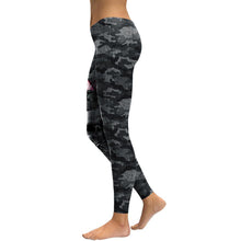 Afbeelding in Gallery-weergave laden, Black Camo Skull Leggings
