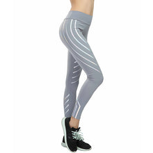 Afbeelding in Gallery-weergave laden, European beauty fitness yoga pants laser printing slim slimming sports leggings
