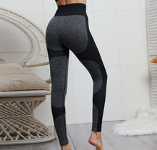 Load image into Gallery viewer, Europe and the United States hot sale seamless knitting hips moisture wicking yoga pants sports fitness pants sexy hip female leggings
