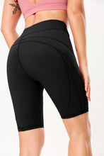 Laden Sie das Bild in den Galerie-Viewer, Reversible Brushed Nude Yoga Pants
