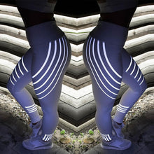 Afbeelding in Gallery-weergave laden, European beauty fitness yoga pants laser printing slim slimming sports leggings
