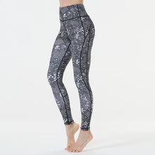 Laden Sie das Bild in den Galerie-Viewer, Printed yoga pants
