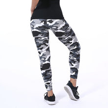 Laden Sie das Bild in den Galerie-Viewer, Camouflage printed Leggings
