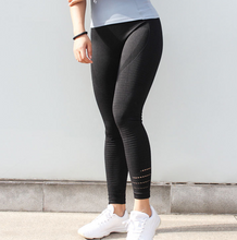 Laden Sie das Bild in den Galerie-Viewer, New yoga pants women tight elastic high waist running peach hip fitness pants sports suit pants
