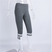 Laden Sie das Bild in den Galerie-Viewer, Gray &amp; White Leggings
