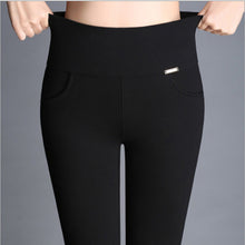 Laden Sie das Bild in den Galerie-Viewer, Ladies black pencil pants
