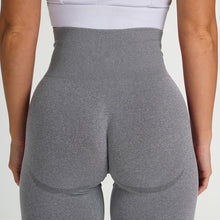 Cargar imagen en el visor de la galería, Fitness Seamless Knitted Hip Buttocks Moisture Wicking Leggings
