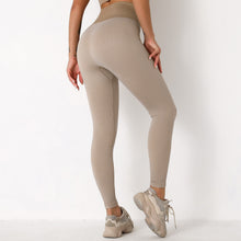 Carica l&#39;immagine nel visualizzatore di Gallery, Fashion Seamless High Waist Hip Leggings
