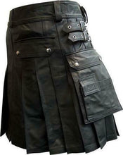 Indlæs billede til gallerivisning Men&#39;s Black Leather Utility Kilt Twin CARGO Pockets Pleated with Twin Buckles
