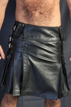 Cargar imagen en el visor de la galería, Men&#39;s Black Leather Kilt
